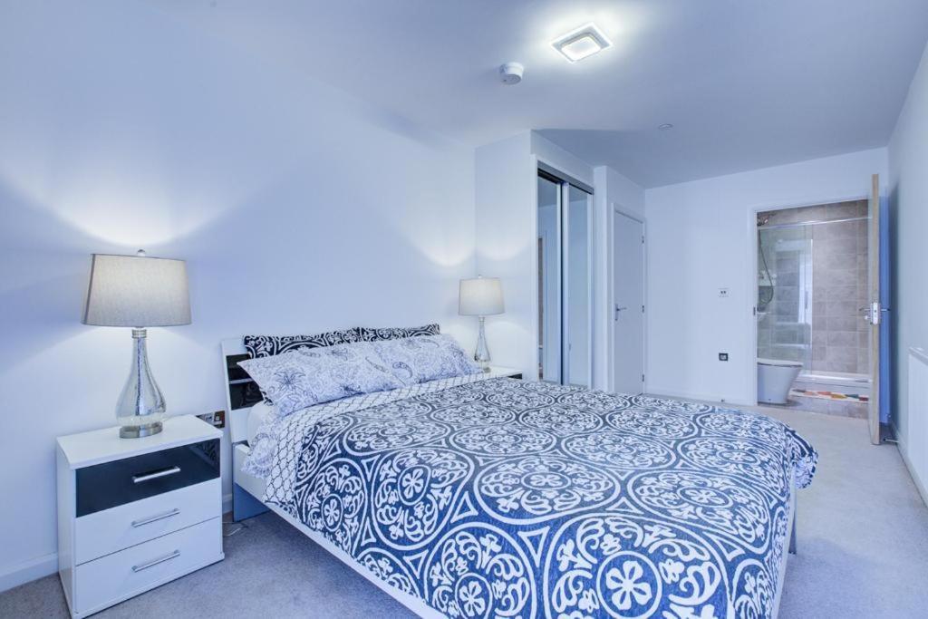Luxury 2 Bed Flat In A New Block In East Acton Apartment London Bagian luar foto