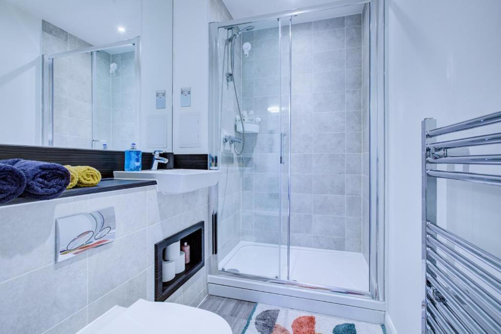Luxury 2 Bed Flat In A New Block In East Acton Apartment London Bagian luar foto