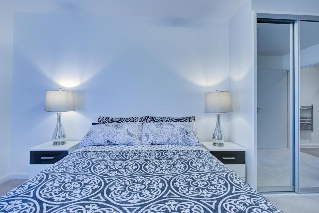 Luxury 2 Bed Flat In A New Block In East Acton Apartment London Bagian luar foto